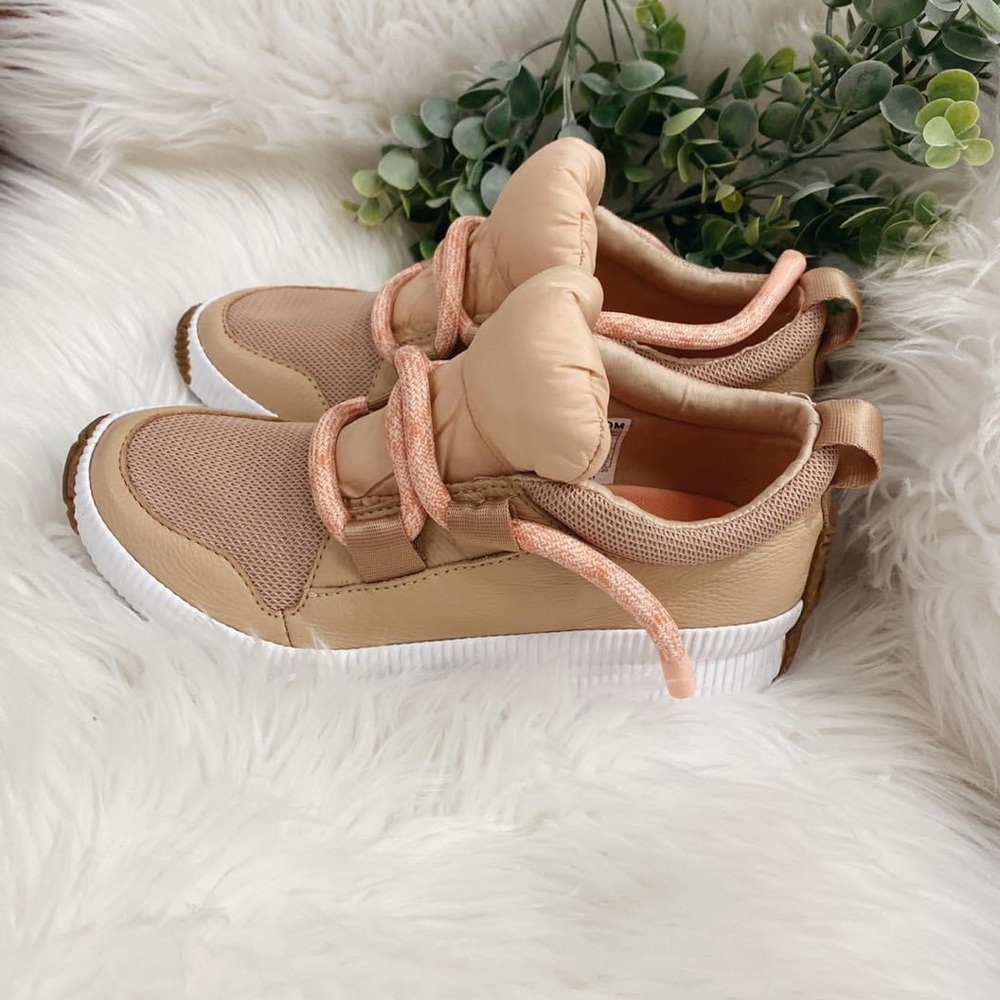 Sorely Out’ N About sneakers 6.5